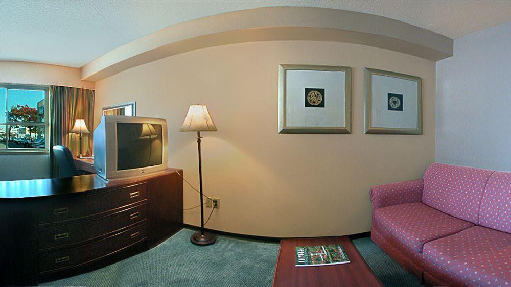 Red Lion Inn And Suites Victoria Saanich Kültér fotó