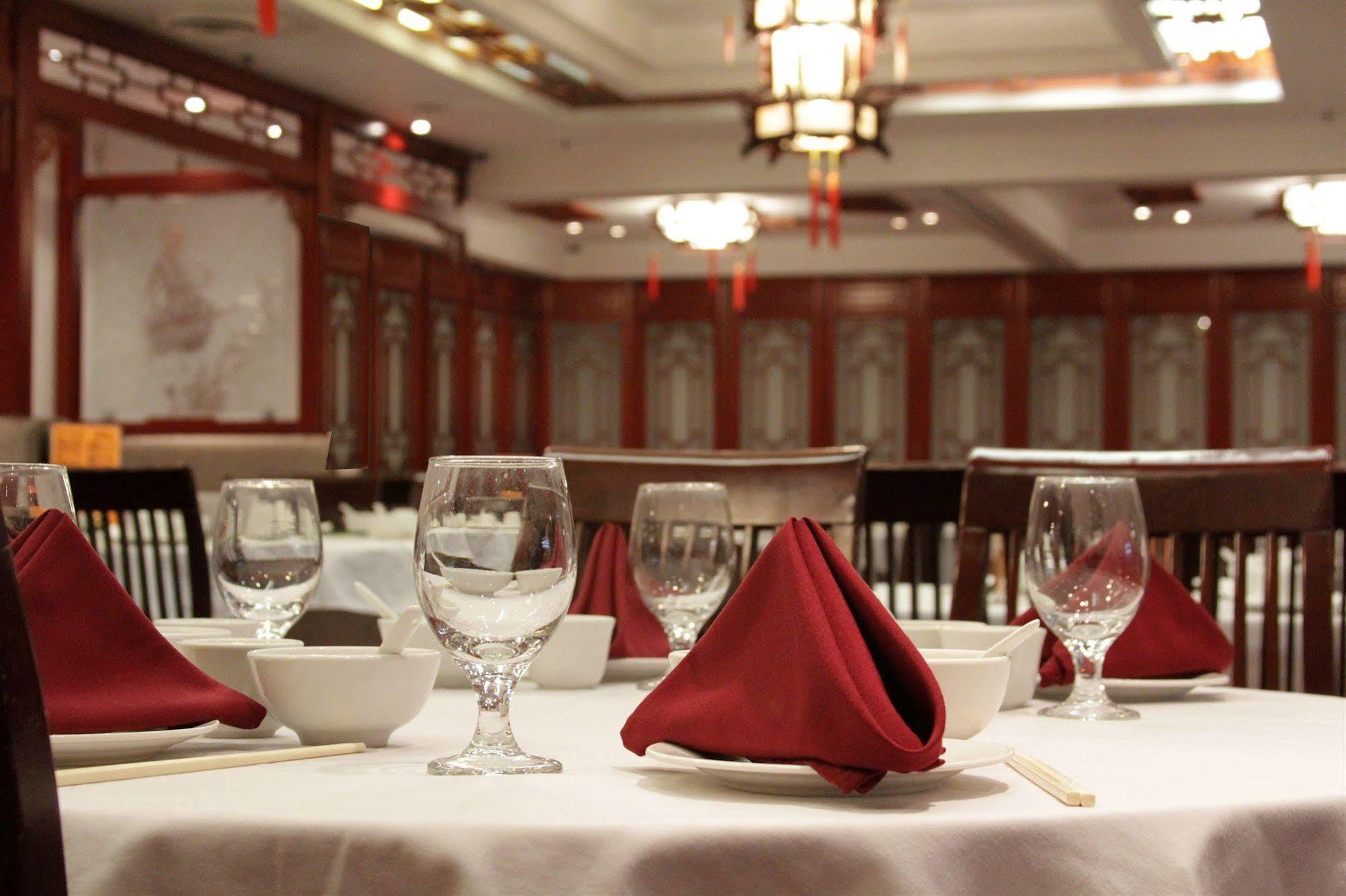 Red Lion Inn And Suites Victoria Saanich Kültér fotó