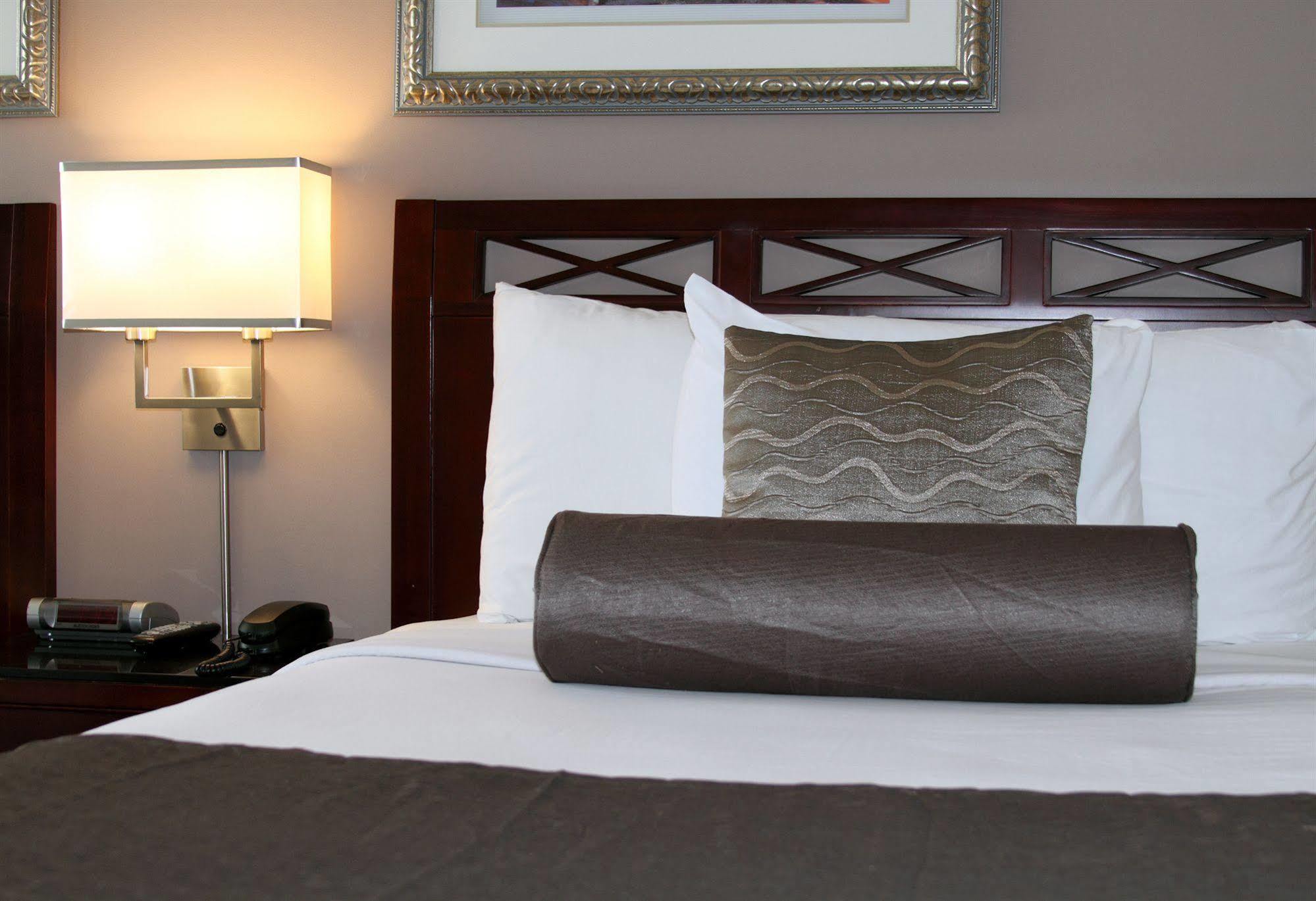 Red Lion Inn And Suites Victoria Saanich Kültér fotó